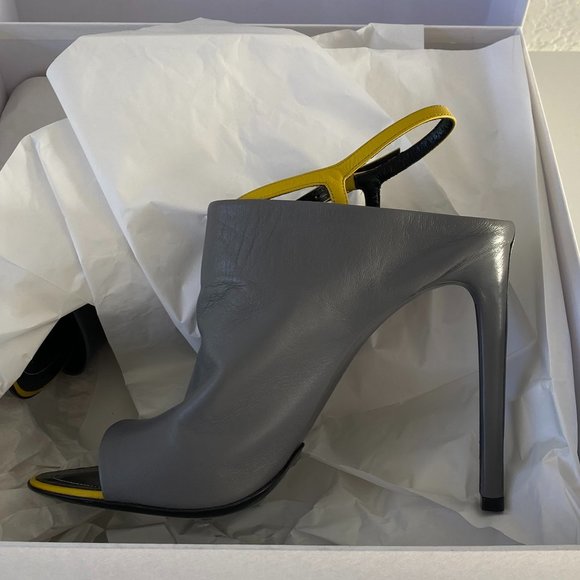 Authentic, never worn Balenciaga soft leather peep toe heels - Picture 5 of 7